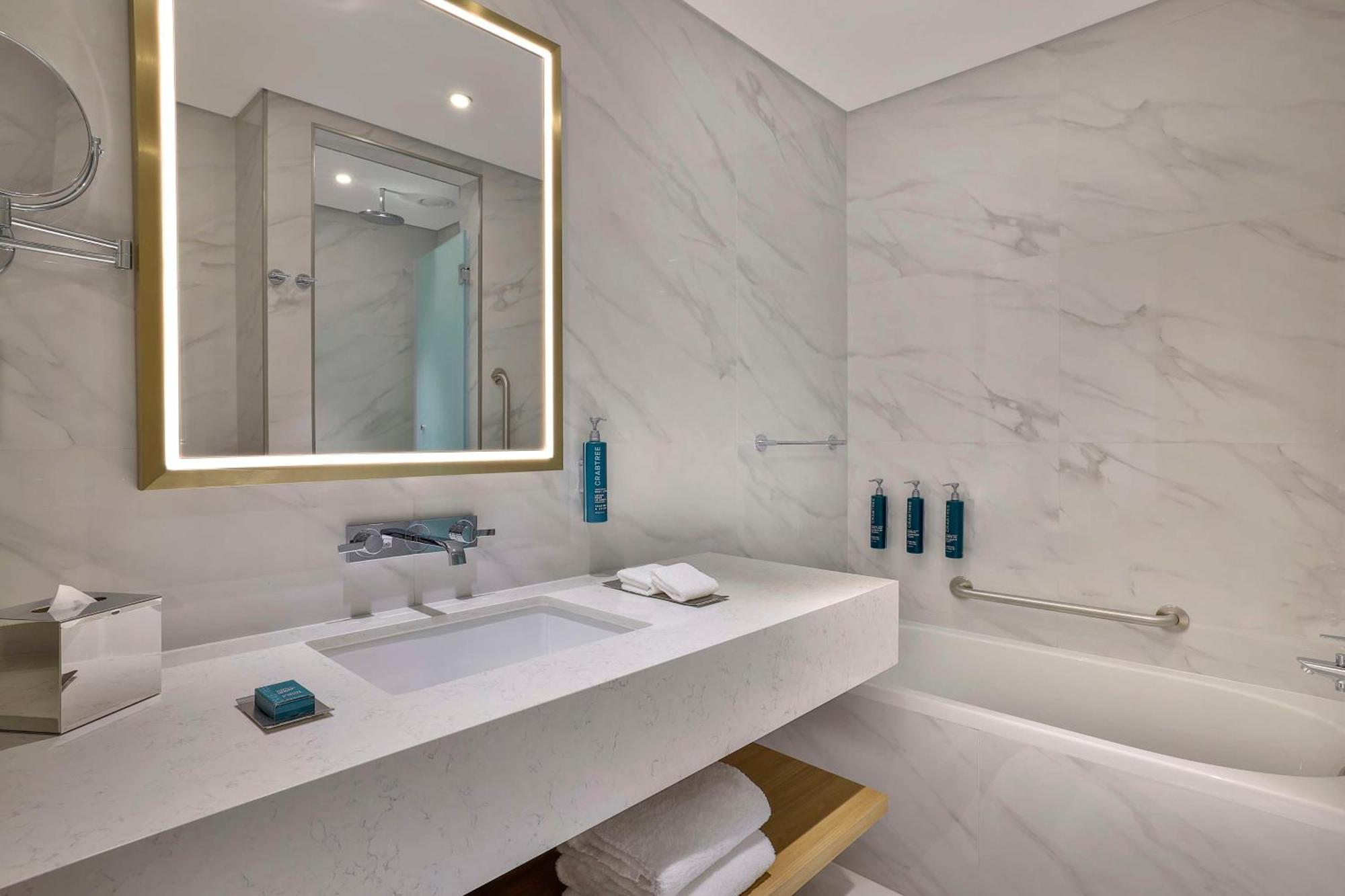 Hilton Garden Inn Dubai Business Bay מראה חיצוני תמונה